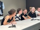 Dans la salle du conseil municipal